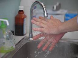 5 moments for hand hygiene in dental clinics